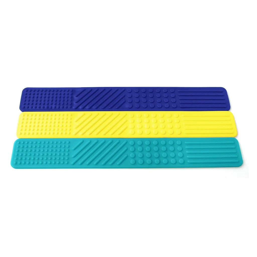 ARK flache texturierte loeffel 3er set frontansicht babytraining ab beikoststart duennes profil fuettertherapie essen und schlucktherapie nicht zum kauen geeignet