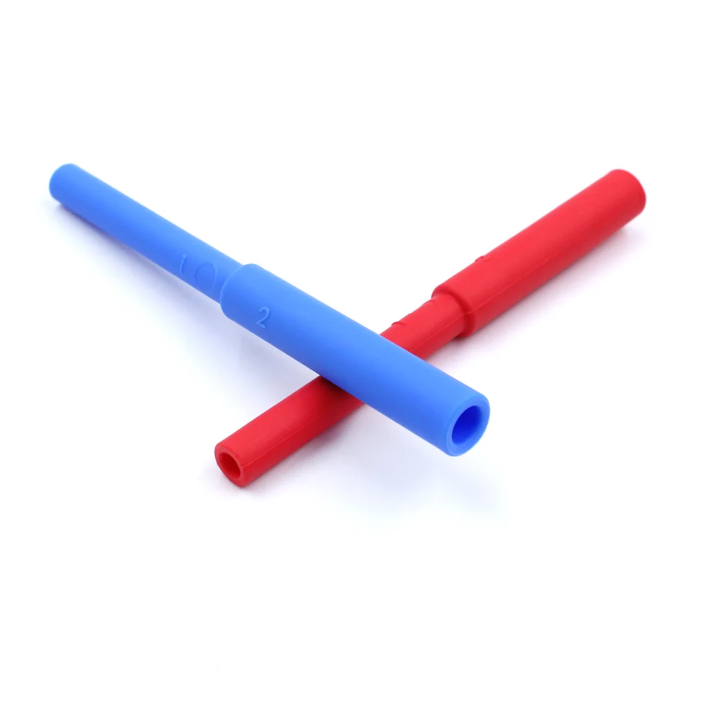 ARK Kaurohr glatt – Detail des hohlen Designs, gibt beim Kauen weich nach fuer weniger Widerstand