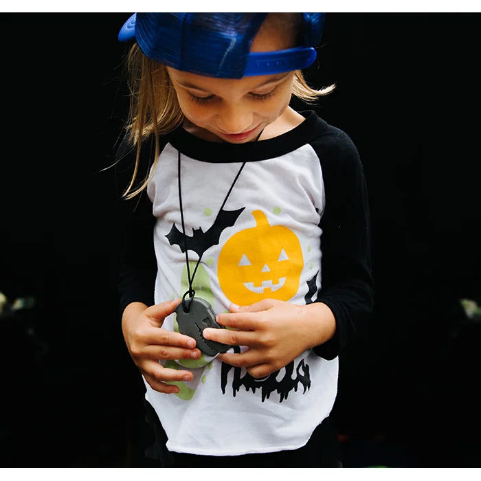 ARK Dino Bite T Rex Kopf obersicht zeigt zackenfoermige oberflächen fuer intensiven taktilen reiz beim kauen