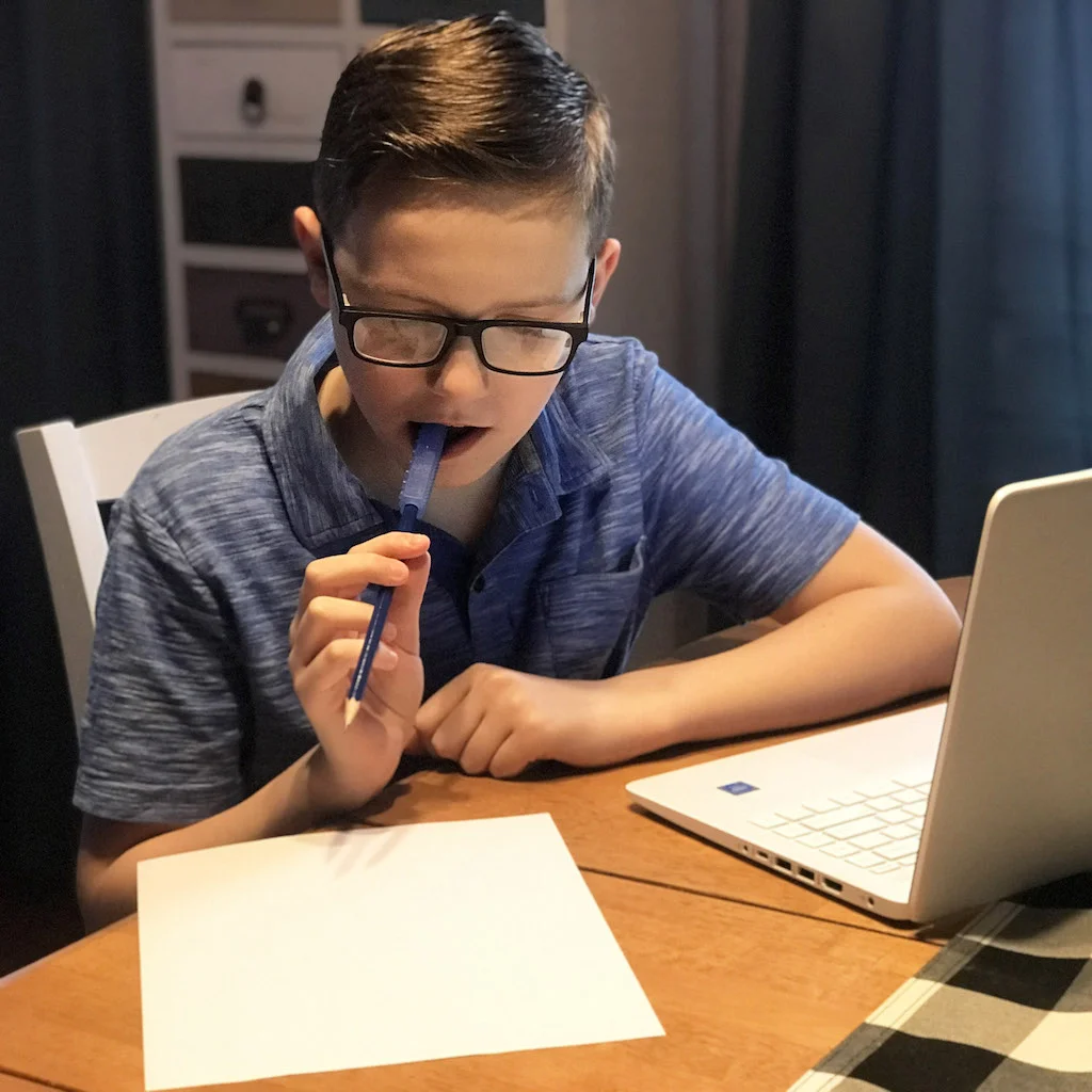 ARK Brick Stick Bleistift Kau Aufsatz Standard weich – Frontansicht mit grossen Lego-Noppen fuer leichtes bis moderates Kauen