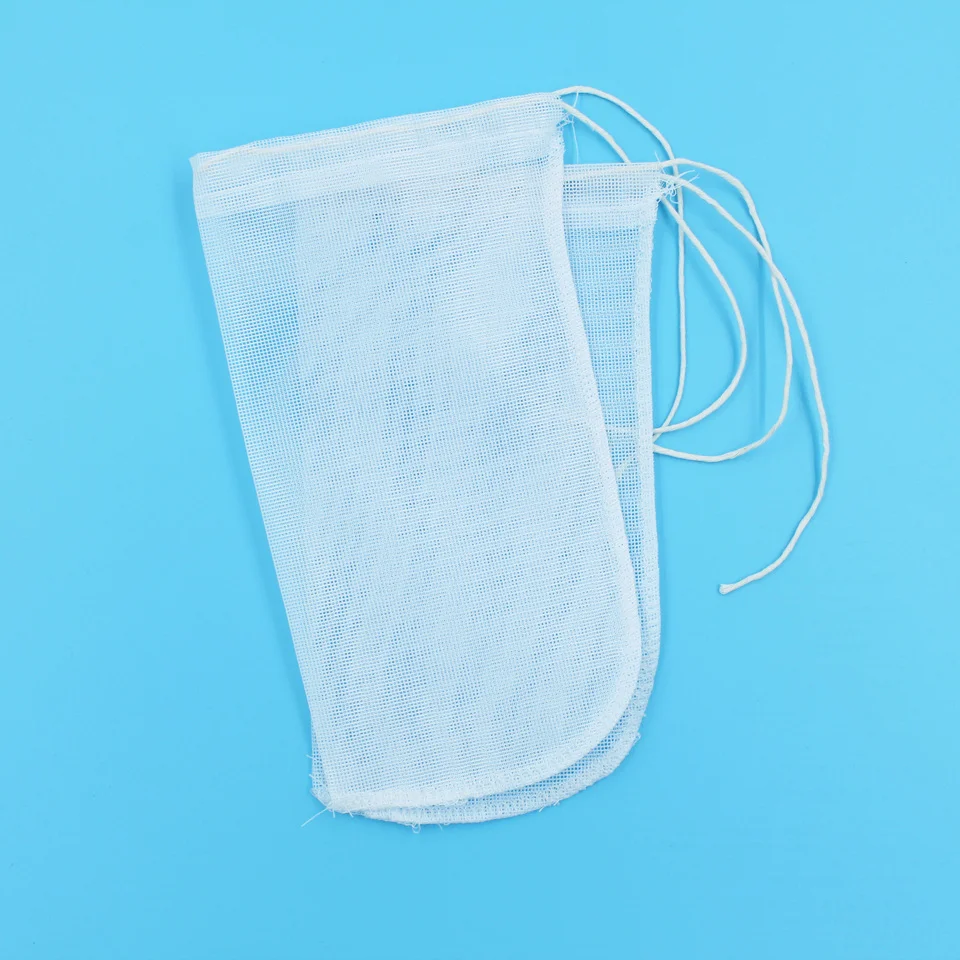 ARK Waschbeutel – befuellt mit Grabbern und Aufsaetzen, bereit fuer Reinigung in der Spuelmaschine