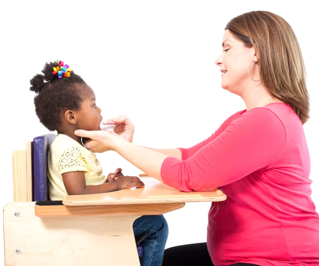 Logicana-Kieferschluss-Cerebralparese-Lippenrundung Logicana-TalkTools-Kieferschluß