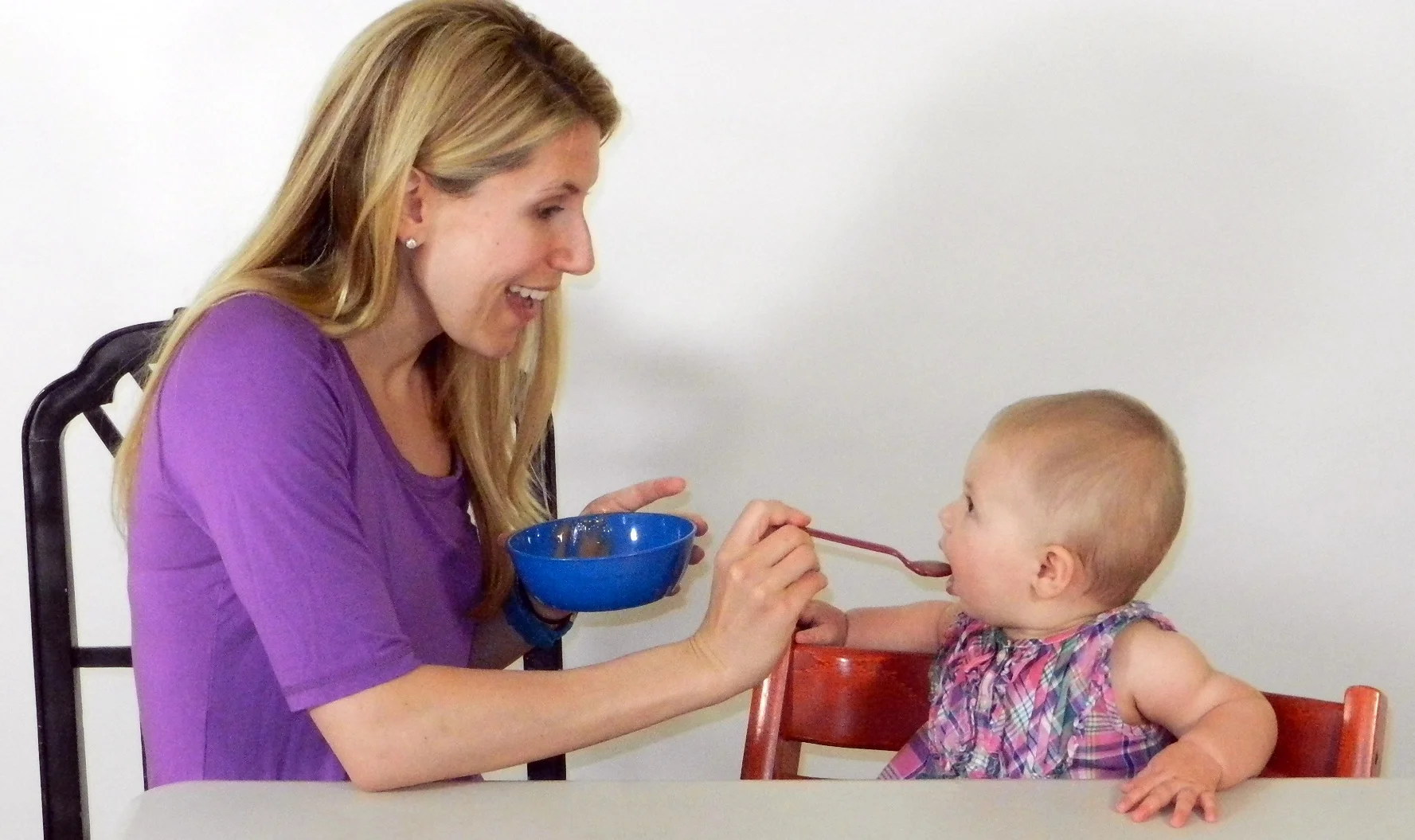 ARK Maroon Spoon groessenvergleich klein 3,2 x 1,3 cm gross 3,8 x 3,2 cm fuettertherapie bei futterstoerung baby wuergt beim essen beikost esslernloeffel kinderbesteck